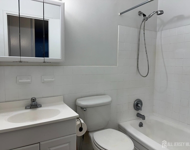 123 S Adelaide Avenue S - Photo Thumbnail 11