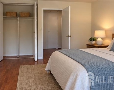 123 S Adelaide Avenue S - Photo Thumbnail 7