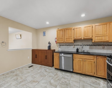197 Barclay Court - Photo Thumbnail 9