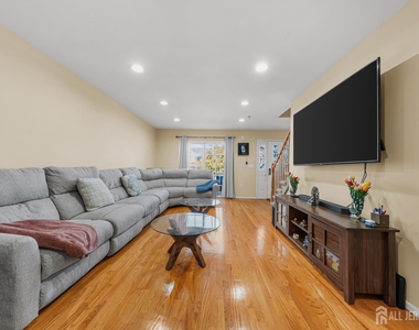 197 Barclay Court - Photo Thumbnail 3