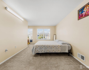 197 Barclay Court - Photo Thumbnail 16