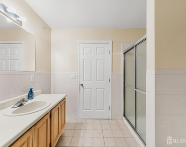 197 Barclay Court - Photo Thumbnail 14