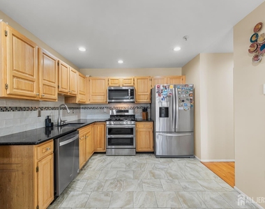 197 Barclay Court - Photo Thumbnail 8