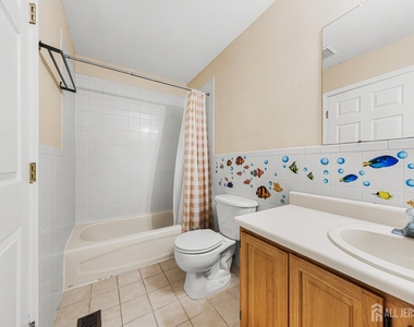 197 Barclay Court - Photo Thumbnail 17