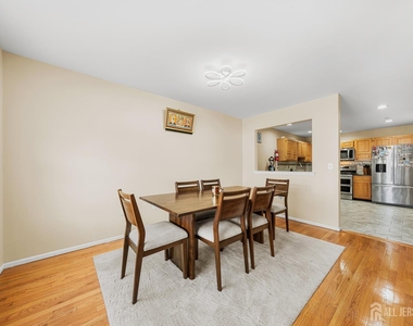197 Barclay Court - Photo Thumbnail 6