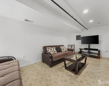 197 Barclay Court - Photo Thumbnail 20
