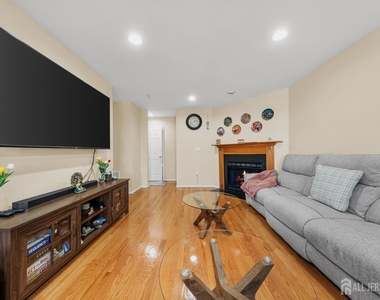 197 Barclay Court - Photo Thumbnail 2