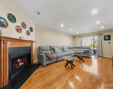 197 Barclay Court - Photo Thumbnail 1