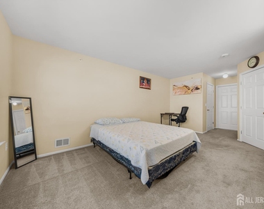 197 Barclay Court - Photo Thumbnail 15