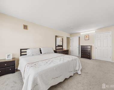 197 Barclay Court - Photo Thumbnail 12