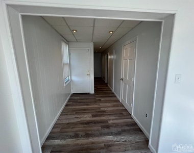 147 S Pine Avenue - Photo Thumbnail 6