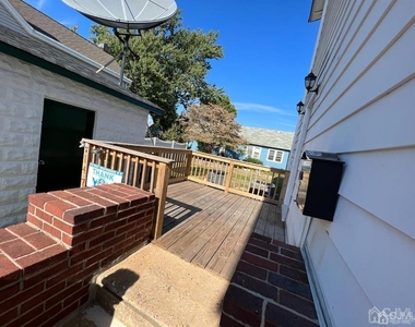 147 S Pine Avenue - Photo Thumbnail 2
