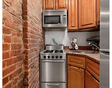 137 W 95th Street - Photo Thumbnail 1