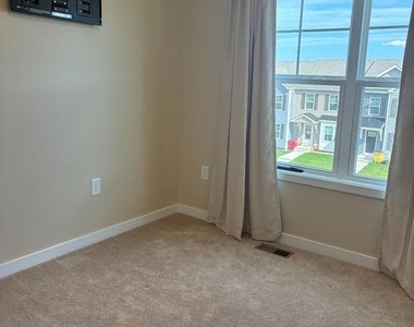 107 Olga Drive - Photo Thumbnail 20