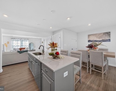 220 Gentle Breeze Drive - Photo Thumbnail 6