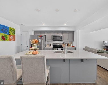 220 Gentle Breeze Drive - Photo Thumbnail 5