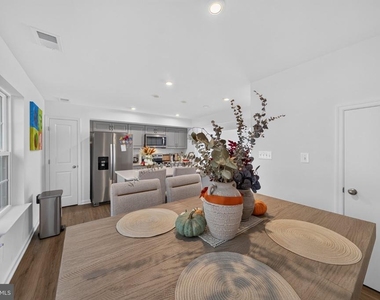 220 Gentle Breeze Drive - Photo Thumbnail 8