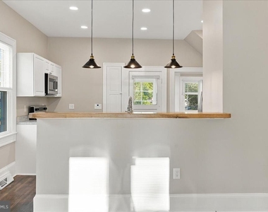 143 S Purcell Avenue - Photo Thumbnail 13