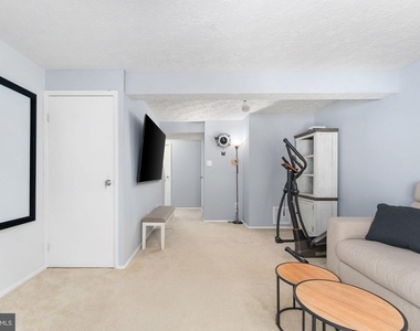 1684 Thenia Place - Photo Thumbnail 13