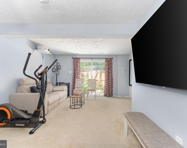 1684 Thenia Place - Photo Thumbnail 11
