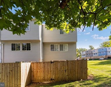1684 Thenia Place - Photo Thumbnail 28