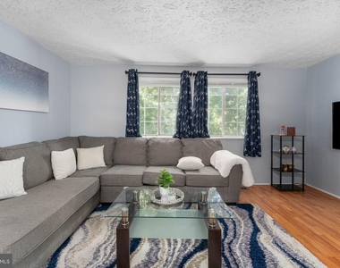 1684 Thenia Place - Photo Thumbnail 8