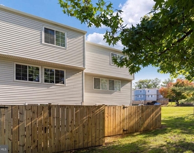 1684 Thenia Place - Photo Thumbnail 25