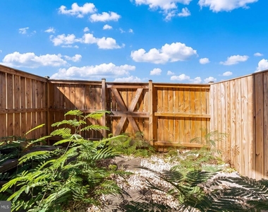1684 Thenia Place - Photo Thumbnail 27