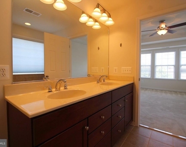5800 Foley Street - Photo Thumbnail 20