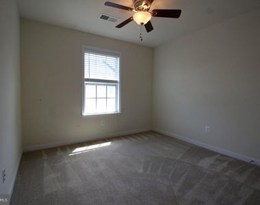 5800 Foley Street - Photo Thumbnail 24