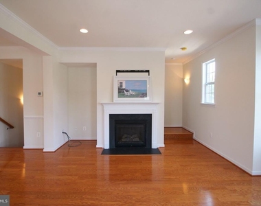 5800 Foley Street - Photo Thumbnail 5