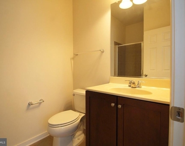 5800 Foley Street - Photo Thumbnail 4