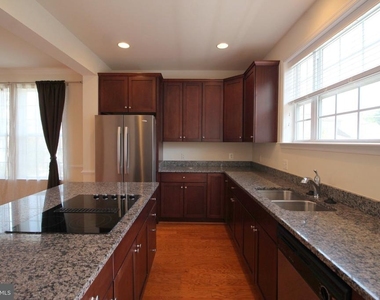 5800 Foley Street - Photo Thumbnail 11