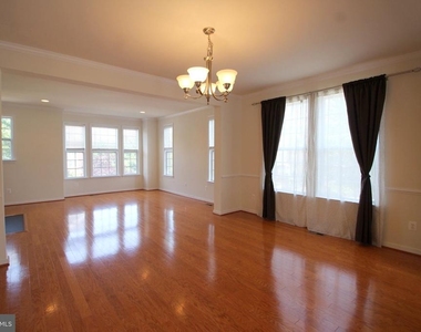 5800 Foley Street - Photo Thumbnail 9