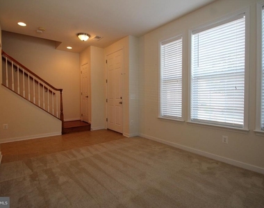 5800 Foley Street - Photo Thumbnail 3