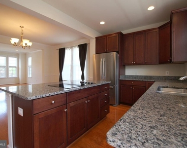 5800 Foley Street - Photo Thumbnail 12
