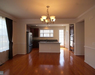 5800 Foley Street - Photo Thumbnail 8