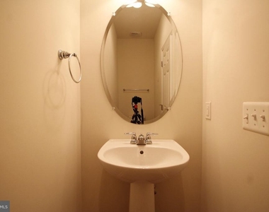 5800 Foley Street - Photo Thumbnail 10