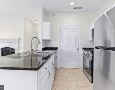 12921 Centre Park Circle - Photo Thumbnail 8