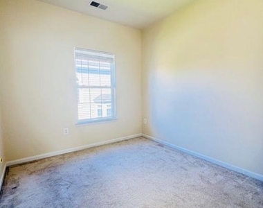 4665 Carisbrooke Lane - Photo Thumbnail 7