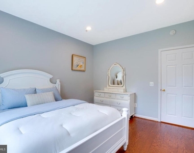 1571 Spring Gate Drive - Photo Thumbnail 10
