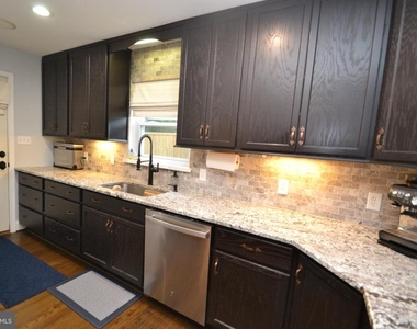 7133 Oakland Avenue - Photo Thumbnail 5