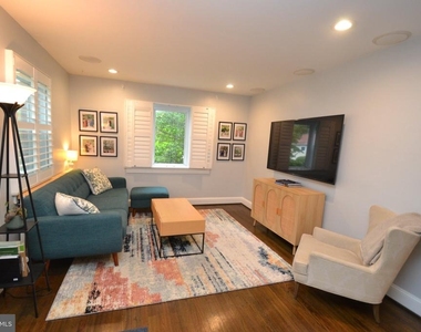 7133 Oakland Avenue - Photo Thumbnail 2