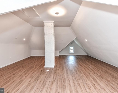 2415 Sandburg Street - Photo Thumbnail 23