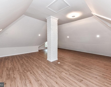 2415 Sandburg Street - Photo Thumbnail 24