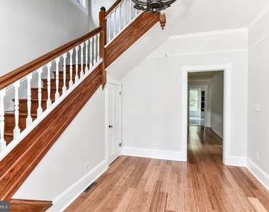 2415 Sandburg Street - Photo Thumbnail 4