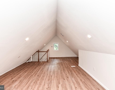 2415 Sandburg Street - Photo Thumbnail 25