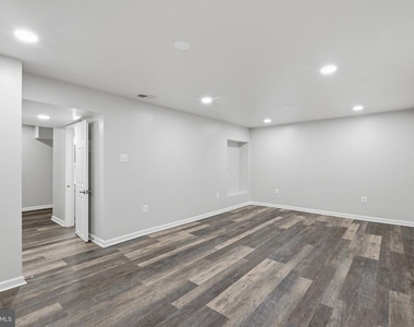 8312 Moline Place - Photo Thumbnail 22