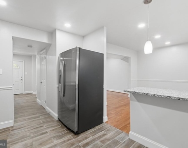 8312 Moline Place - Photo Thumbnail 14