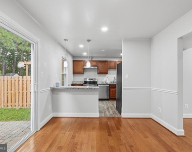 8312 Moline Place - Photo Thumbnail 11